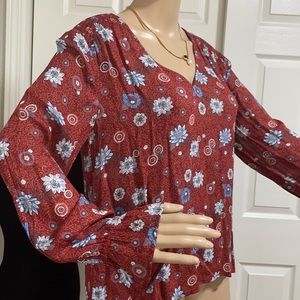 Woman’s floral blouse long sleeve size S